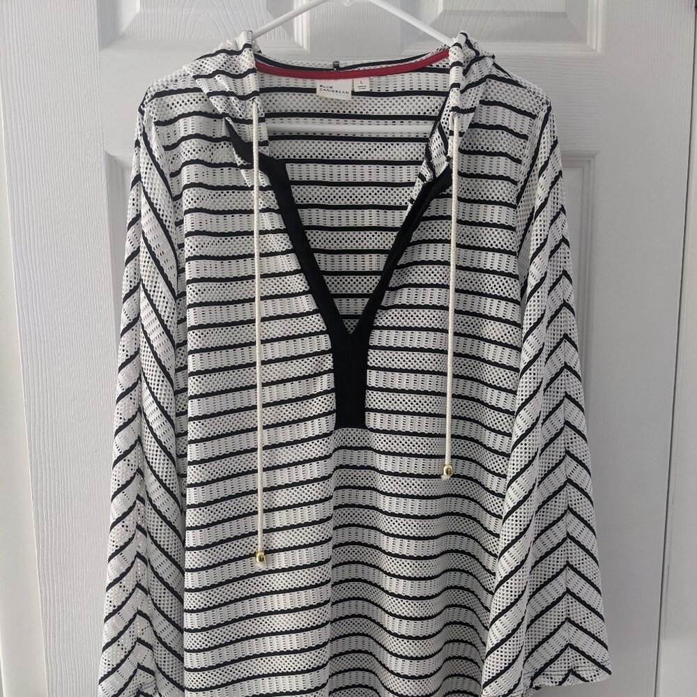 Striped pool coverup, black and white, size large